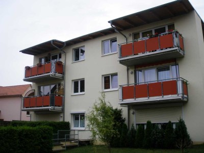 Ansprechende und gepflegte 3-Raum-Wohnung mit gehobener Innenausstattung mit Balkon in Könnern