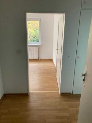 Für Selbstrenovierer: 2-Zimmerwohnung mit Balkon!