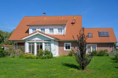 Liebevoll gestaltetes fast neuwertiges Haus mit Anbau mit riesigem Garten - Wohnen und Arbeiten