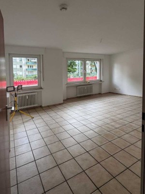 Sehr schöne renovierte 2 Zimmer Wohnung mit Balkon in Duisburg zu vermieten