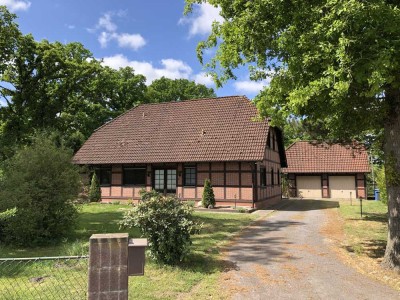 Geräumiges und gepflegtes 6-ZKBB-Einfamilienhaus mit großem Garten in Lienen