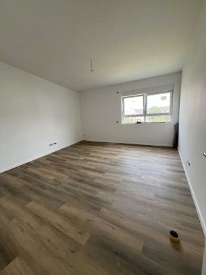 Erstbezug nach Kernsanierung / Fußbodenheizung /2 Zimmer mit Gartennutzung