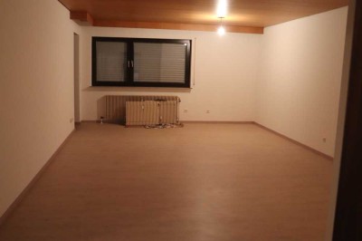 Erstbezug nach Sanierung mit Balkon und EBK: Geschmackvolle 3-Zimmer-Wohnung in Göppingen-Faurndau