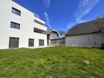 Gartenwohnung mit drei Schlafzimmern und KFZ-Freistellplatz