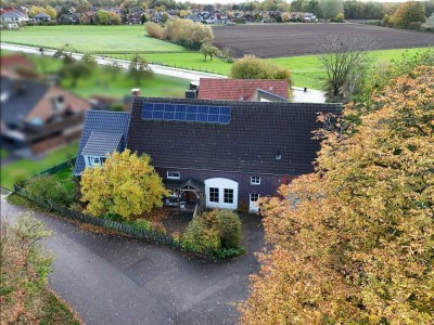 Wohnen & Arbeiten unter einem Dach! Vielseitiger Resthof mit möglicher Pferdehaltung zu verkaufen.