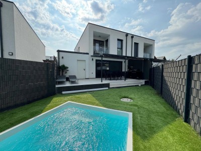 Doppelhaushälfte mit Pool, Garage &amp; Klima zum verkaufen