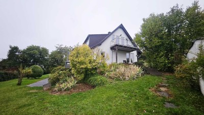 Schuch Immobilien - Exklusives Einfamilienhaus mit parkähnlichem Grundstück