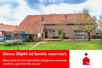 RESERVIERT: Ebenerdiges Wohnhaus mit viel Nutzfläche/Ausbaureserve mitten in Apen!