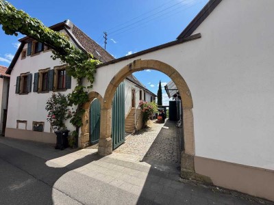 Wohnen auf dem Weingut: renoviertes 7,5-Zi. Winzerhaus mit ca 200m² in Gimmeldingen m. Gartennutzung