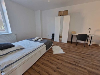 Neu renovierte 4er WG mit Einbauküche und Terrasse - vollmöbliert!