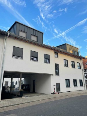 moderne 3 Zimmer Wohnung im Dach mit schöner Gaube