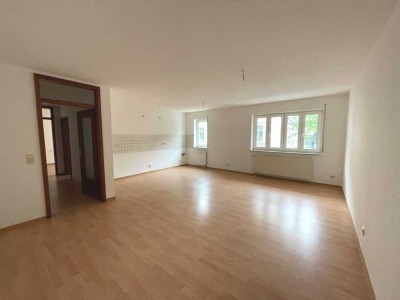 +++ Helle 2 Zimmer-Wohnung mit offener großer Küche +++