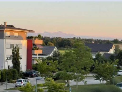 Geschmackvolle 4-Raum-Wohnung mit gehobener Innenausstattung mit Balkon und Einbauküche in Markdorf