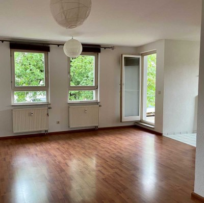 Helle und freundliche 3 Zimmer Wohnung zwischen TÜ und RT