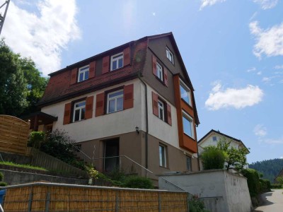 Schöne renovierte EG-Altbauwohnung mit Balkon und Gartenanteil in Toplage in Schramberg