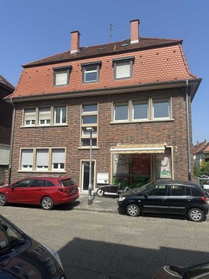 2,5 ZKB Lichtdurchflutete sanierte Altbauwohnung mit Balkon und Wohnküche !