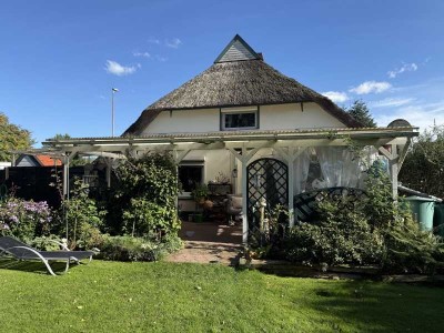 Charmantes Reetdachhaus mit großem Grundstück und modernisierten Innenbereich