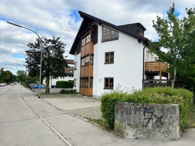 Sehr gepflegte Wohnung mit 2 Zimmern,Garten ,Tiefgaragenstellplatz und Einbaukuche im Land