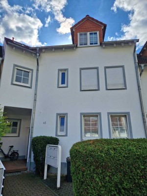 Gepflegte 2,5-Zimmer-Maisonette-Wohnung in Bad Vilbel mit Blick ins Grüne