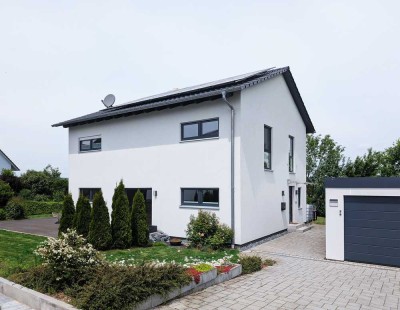 Energieeffizientes Einfamilienhaus (KfW 55) mit PV-Anlage+Batterie, Doppelgarage
