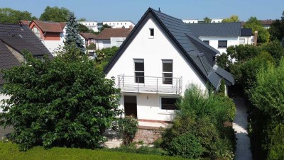 KL-Nähe Fliegerstraße-Modernisiertes, freisteh. Einfamilienhaus m. Garage u. Außenpool in Südlage