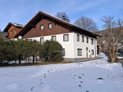 geräumiges, renovierungsbedürftiges Wohnhaus in ruhiger Ortslage von Bodenmais