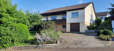 Freistehendes Einfamilienhaus mit Ausbaureserve, Garten, Terrasse und Garage in ruhiger Wohnlage