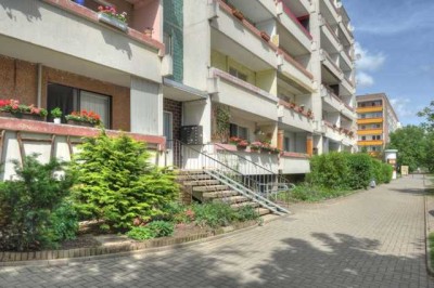 1 Raum, separate Küche, großer Balkon