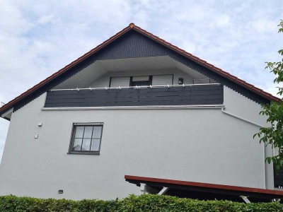Schöne, helle Dachgeschosswohnung für Singles oder Paare!