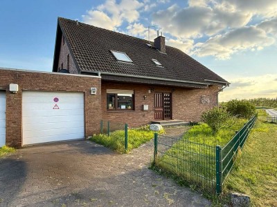 Freistehendes Einfamilienhaus mit großem Grundstück