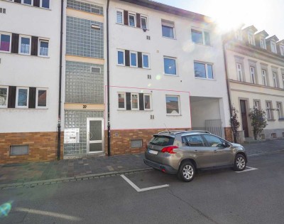 Renovierungsbedürftige 3 Zi. Wohnung in der Kleberstr.