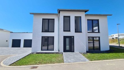 !PROVISIONSFREI! ERSTBEZUG - 3-Zimmerwohnung im Obergeschoss mit großzügiger Dachterrasse in KÜN