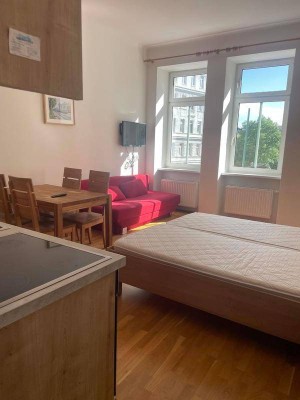 moderne Studenten WG mit 2 separaten voll möblierten Einheiten