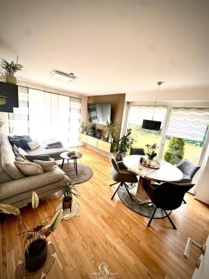 Moderne Neubauwohnung mit großem Garten: 3 Zimmer, Terrasse und Carports!