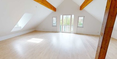 Lichtdurchflutete Dachgeschosswohnung im Grünen