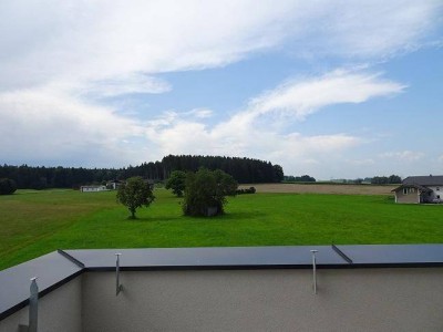 Helle 3-Zimmer-DG-Wohnung große Dachterrasse, Nähe Mattighofen Grünlage von privat