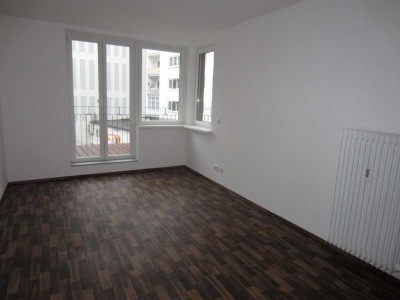 Altstadt HL-  top City Lage , saniert, WG geeignet im 1. OG mit Dachterrasse  2  Zimmer, EBK und Bad