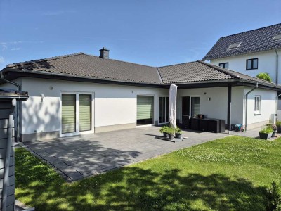 Modernes Wohnerlebnis mit Herkulesblick – stilvolles Einfamilienhaus mit Einliegerwohnung
