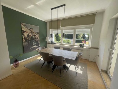 Bredeney ! TOP-gepflegte 3 Raum-Wohnung, EBK, Parkettböden, saniertes Duschbad aus 2024 .........