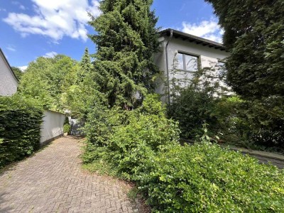 Bergisch Gladbach - Paffrath: Doppelhaushälfte mit Anbau und Garage
