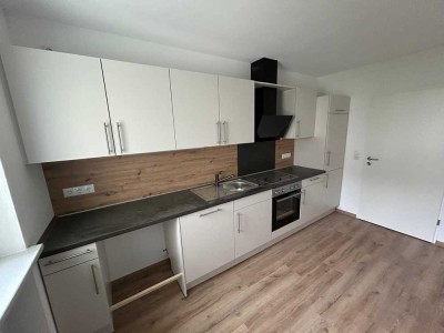 Erstbezug nach Sanierung: attraktive 2-Zimmer-Wohnung mit Einbauküche und Balkon in Zwiesel