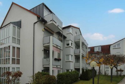 Zentrale Dachgeschosswohnung mit Balkon, Keller und Tiefgaragenstellplatz