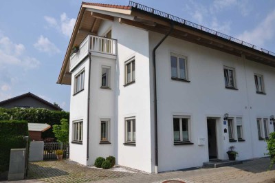 Schöne helle Doppelhaushälfte, ruhig gelegen