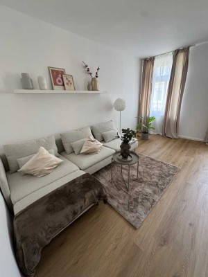 Renovierte & möblierte 1-Zimmer-Altbauwohnung mit Einbauküche