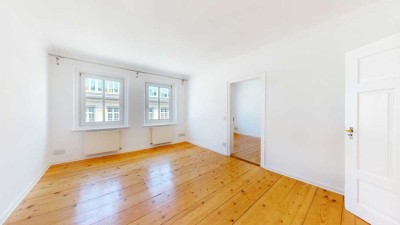 Seltene 2,5-Zimmer-Altbauwohnung mit Süd-Balkon in der Münchener Altstadt direkt am Viktualienmarkt