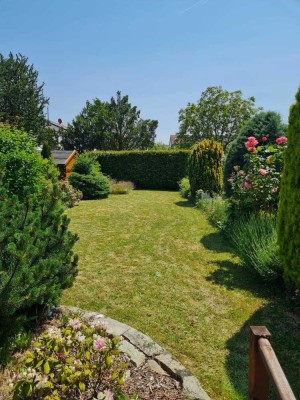 Charmantes Reihenhaus mit großem Garten und viel Potenzial