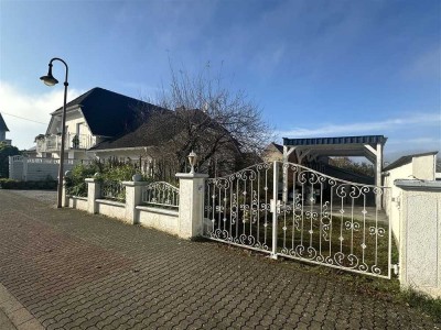 1-2 Familienhaus  mit 2 abgeschlossenen Wohnungen/2 Garagen/großer Carport zu verkaufen