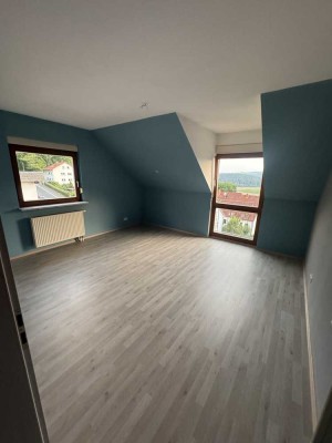 Schöne 4-Zimmer-Wohnung mit gehobener Innenausstattung mit Einbauküche in Bad Bocklet