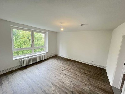 Sanierte 2,5 Zimmer Wohnung im Grünen.