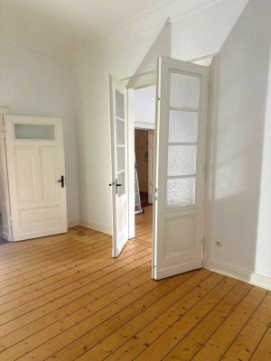 Tolle Altbauwohnung mit großem Garten